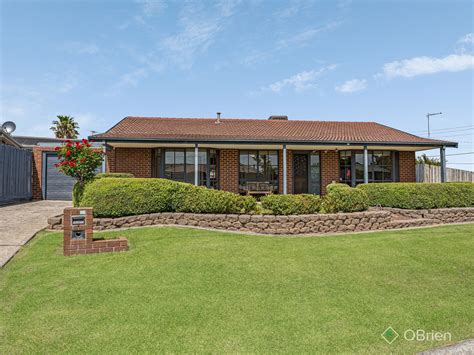 10 Dior Court, Cranbourne West, VIC 3977 